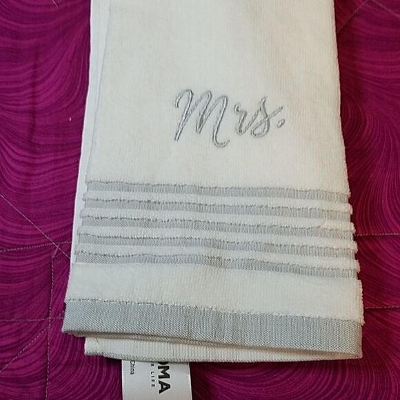 ✔ 5 for $25 Sonoma Mrs hand towel NWT - Picture 3 of 5